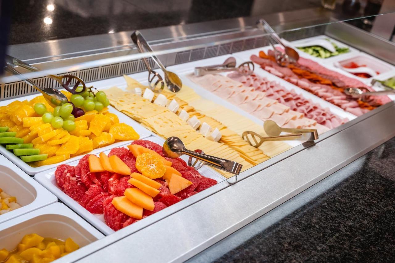 Grandium Hotel Prague Exterior photo A buffet breakfast
