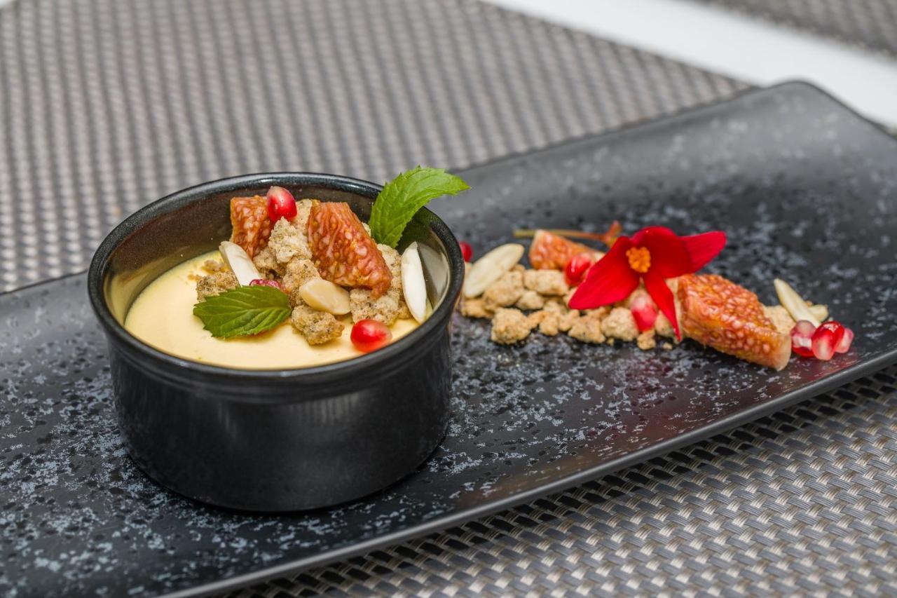 Grandium Hotel Prague Exterior photo Food at the hotel